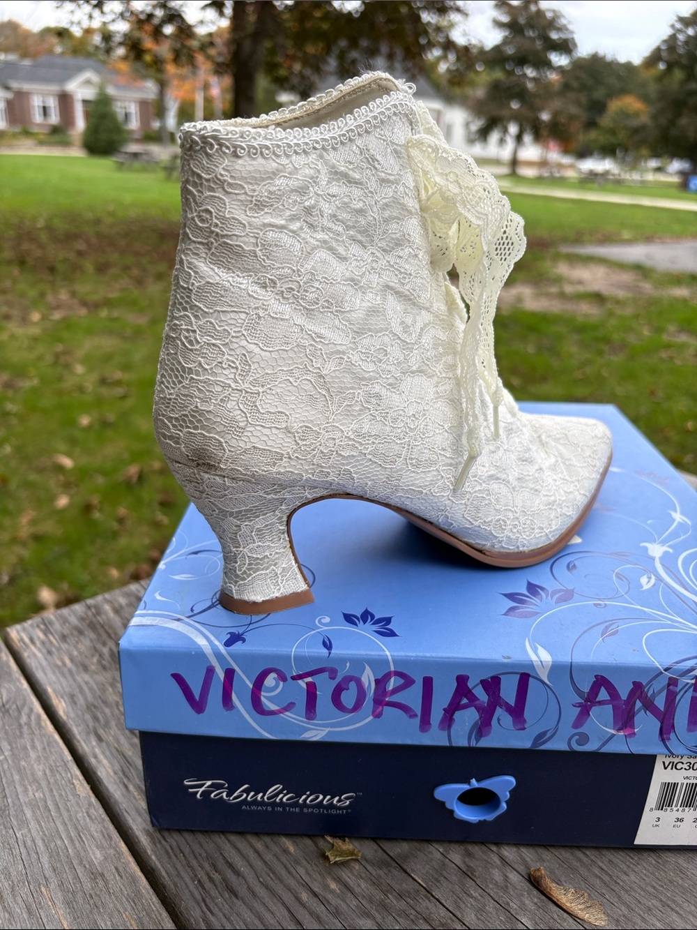 Fabulicious Ivory Lace-Up Victorian 30 Ankle Boots Size 6 - Picture 8 of 12